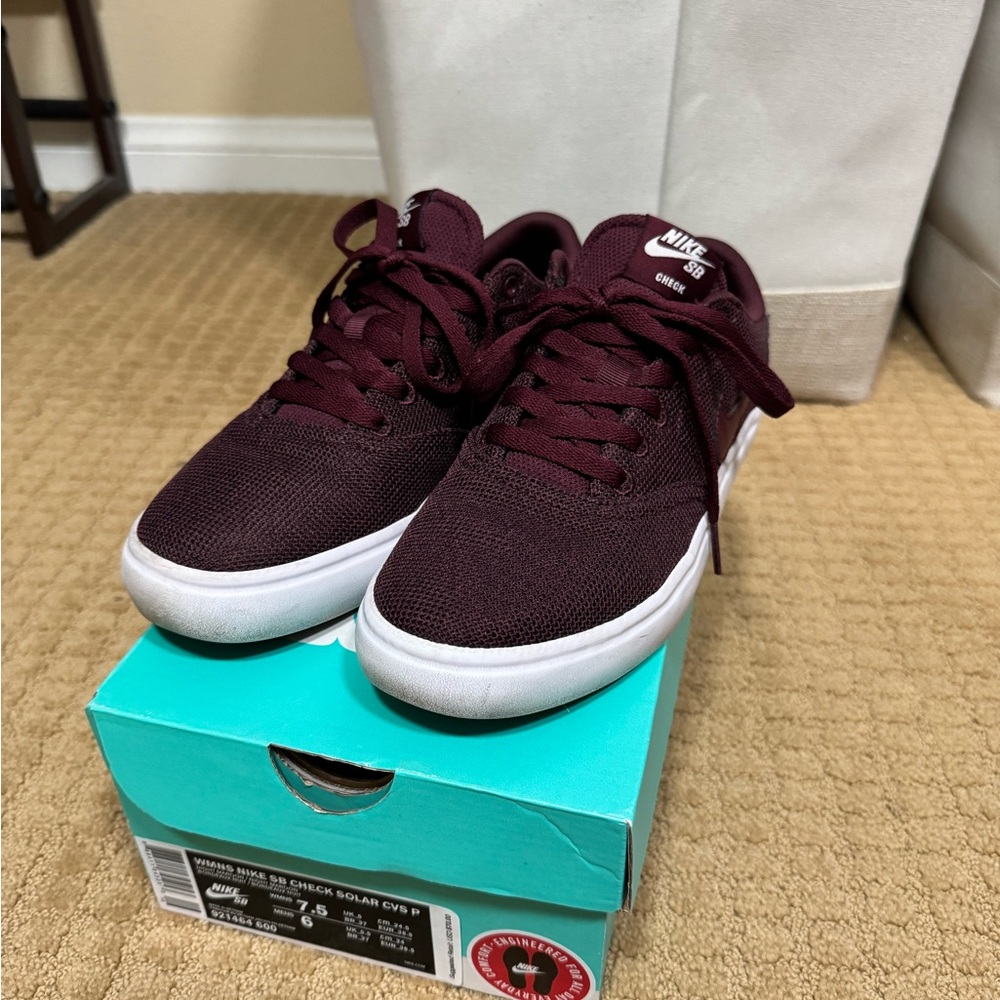 Nike Sb Check Solarsoft Maroon Sneakers